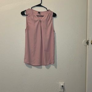 Light pink sleeve less zip up